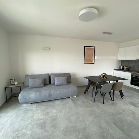 Divine Moments Apartment พิสัก ภายนอก รูปภาพ