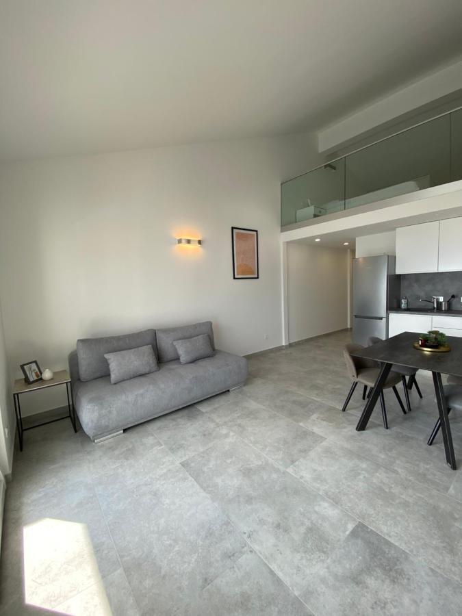 Divine Moments Apartment พิสัก ภายนอก รูปภาพ