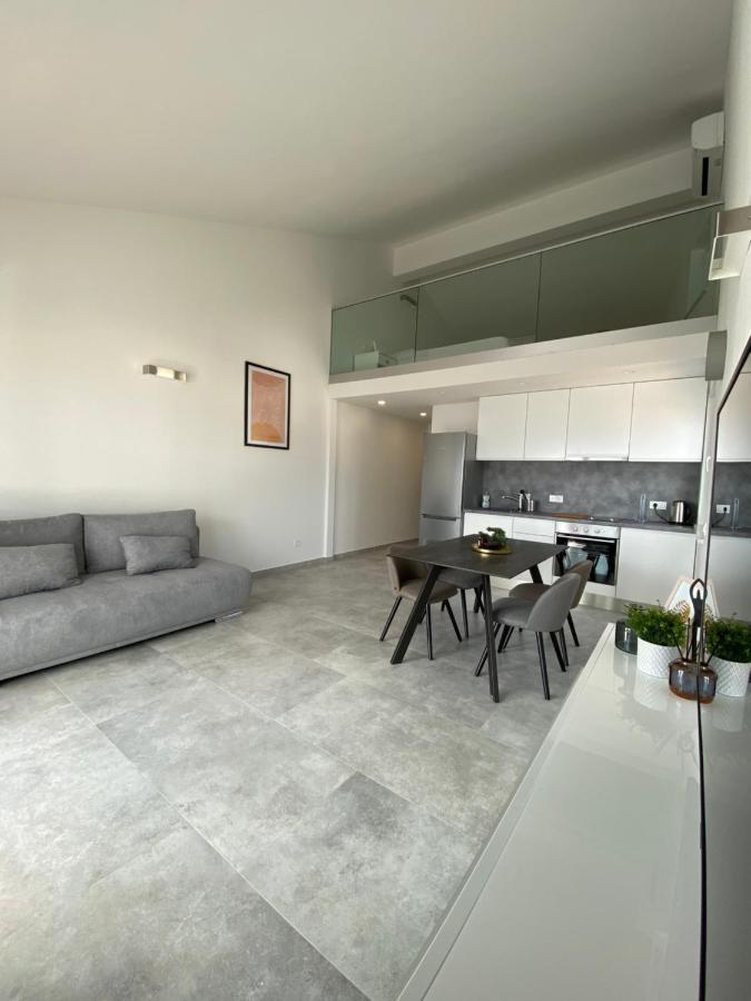 Divine Moments Apartment พิสัก ภายนอก รูปภาพ